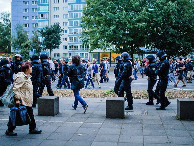 Polizisten im Einsatz bei einer Pro Chemnitz Veranstaltung am 27.8.2018