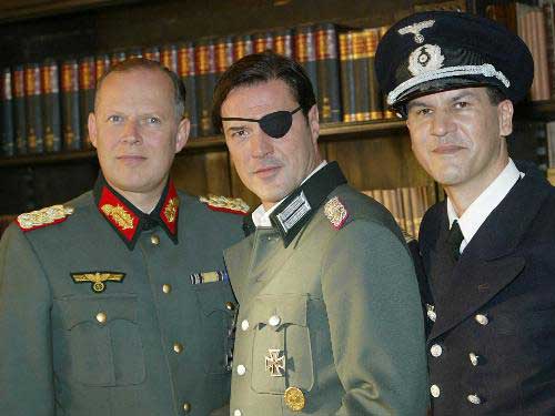 Gilt als heißer Kandidat für den Grimme-Preis: Der Fernsehfilm "Stauffenberg" mit Sebastian Koch (Mitte) in der Hauptrolle, Axel Milberg (links) als Generaloberst Fromm und Christopher Buchholz als Berthold Stauffenberg. Gilt als heißer Kandidat für den Grimme-Preis: Der Fernsehfilm "Stauffenberg" mit Sebastian Koch (Mitte) in der Hauptrolle, Axel Milberg (links) als Generaloberst Fromm und Christopher Buchholz als Berthold Stauffenberg.