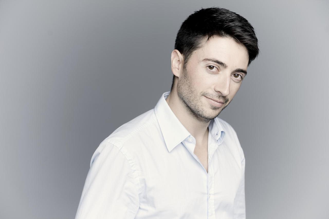 Der Dirigent Antonio Méndez Der Dirigent Antonio Méndez