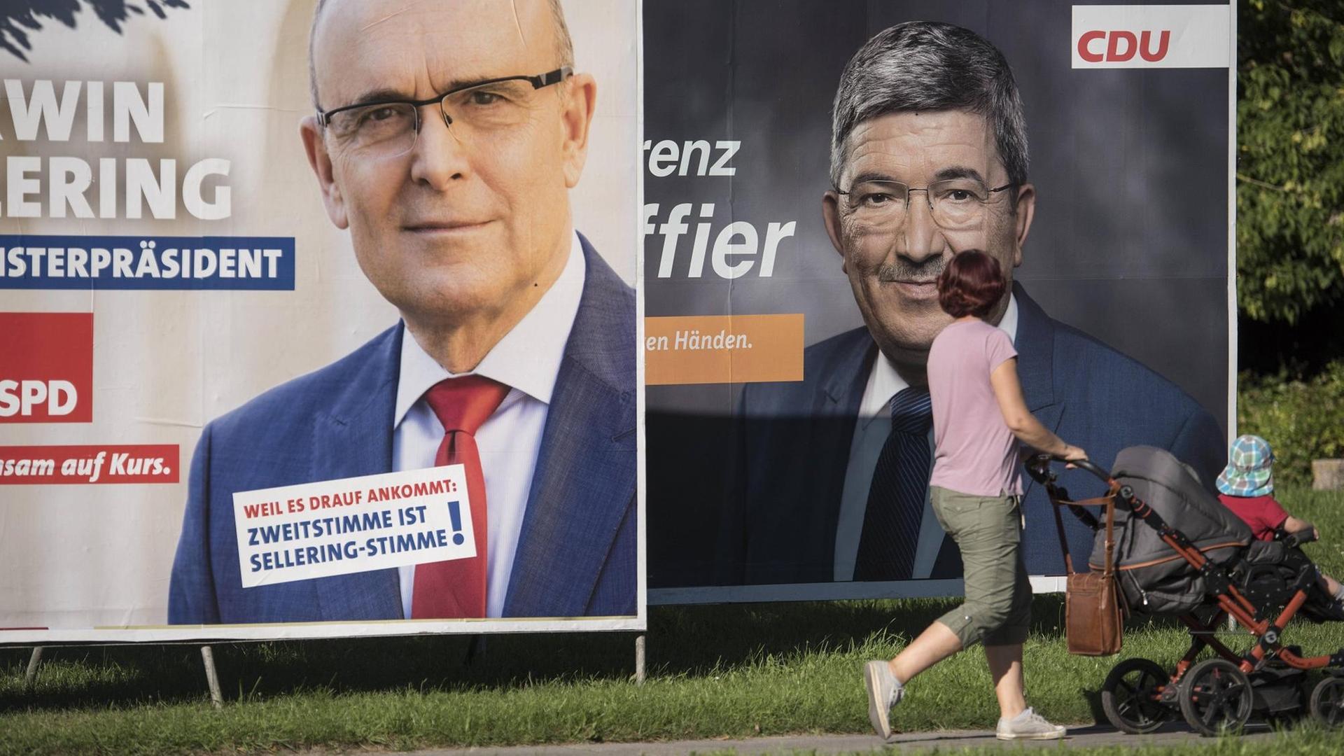 Zwei Grossplakate zur Landtagswahl 2016 in Mecklenburg-Vorpommern mit den Spitzenkandidaten der SPD Erwin Sellering (links) und der CDU Lorenz Caffier stehen an einem Einkaufscenter in Rostock. Die Wahl zum 7. Landtag des Landes Mecklenburg-Vorpommern findet am 4. September 2016 statt. Schwerin Zwei Grossplakate zur Landtagswahl 2016 in Mecklenburg-Vorpommern mit den Spitzenkandidaten der SPD Erwin Sellering (links) und der CDU Lorenz Caffier stehen an einem Einkaufscenter in Rostock. Die Wahl zum 7. Landtag des Landes Mecklenburg-Vorpommern findet am 4. September 2016 statt. Schwerin
