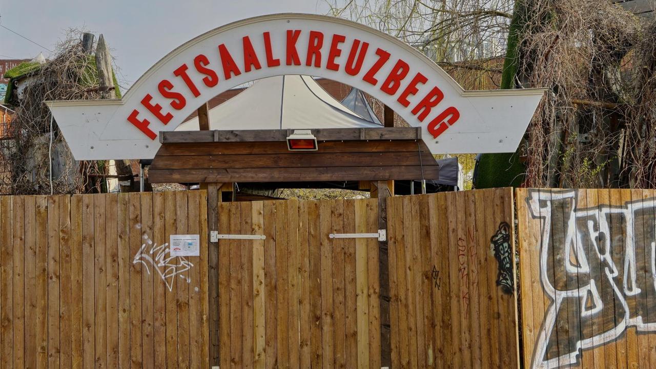 Der Eingang des Festsaal Kreuzberg, "geschlossene Gesellschaft" in Berlin, wegen des Coronavirus, Stillstand im öffentlichen Leben. 17. März 2020. Der Eingang des Festsaal Kreuzberg, "geschlossene Gesellschaft" in Berlin, wegen des Coronavirus, Stillstand im öffentlichen Leben. 17. März 2020.