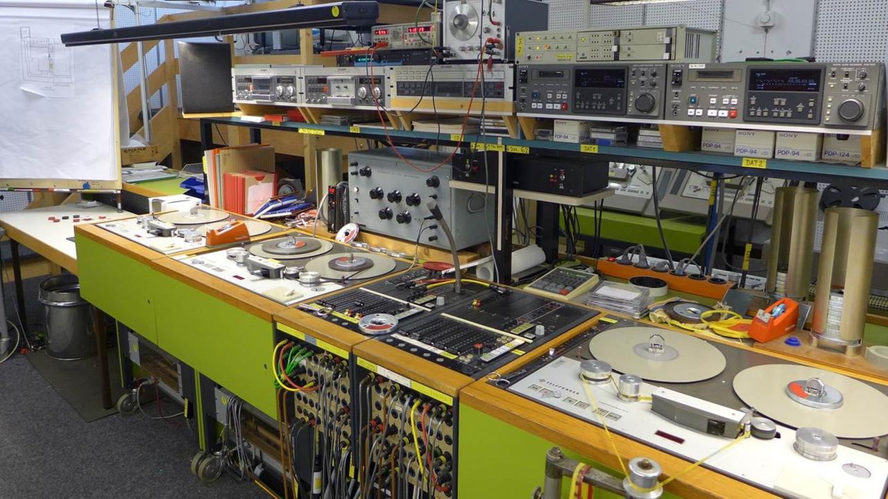 Blick ins "Studio für elektronische Musik" Blick ins "Studio für elektronische Musik"