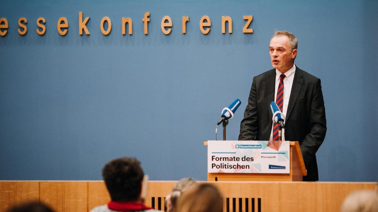 Deutschlandradio-Intendant Stefan Raue spricht auf der Konferenz Formate des Politischen 2019 Deutschlandradio-Intendant Stefan Raue spricht auf der Konferenz Formate des Politischen 2019