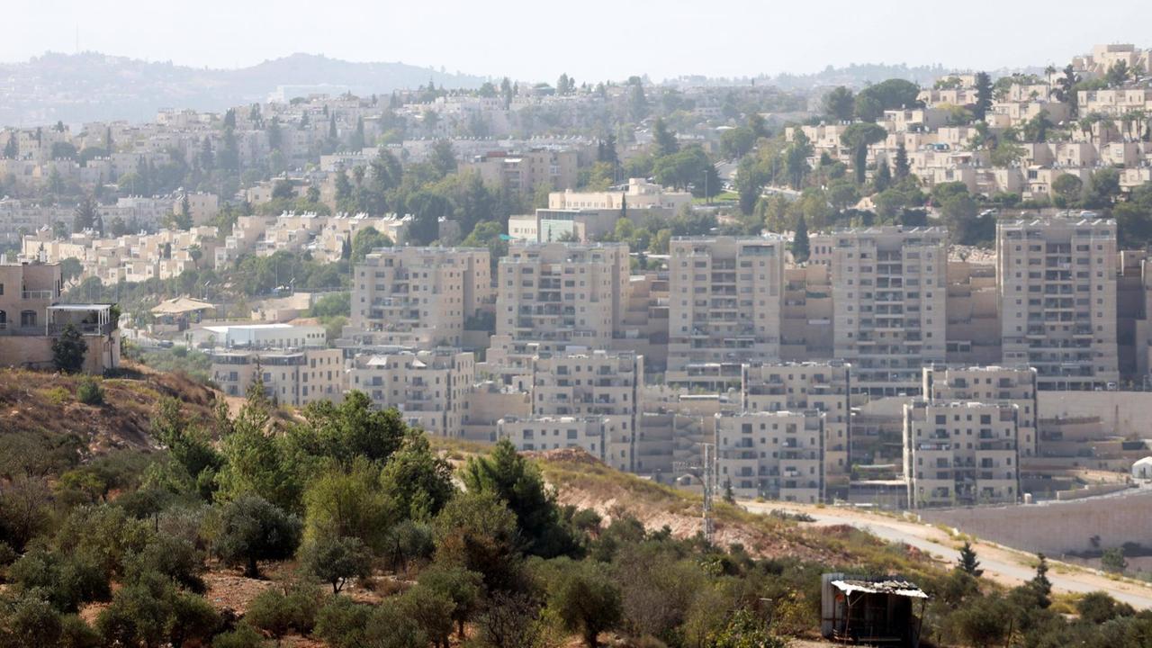 Blick auf die jüdische Siedlung Ramat Shlomo in Ost-Jerusalem - einem Gebiet, das auch die Palästinenser als eigene, künftige Hauptstadt beanspruchen Blick auf die jüdische Siedlung Ramat Shlomo in Ost-Jerusalem - einem Gebiet, das auch die Palästinenser als eigene, künftige Hauptstadt beanspruchen
