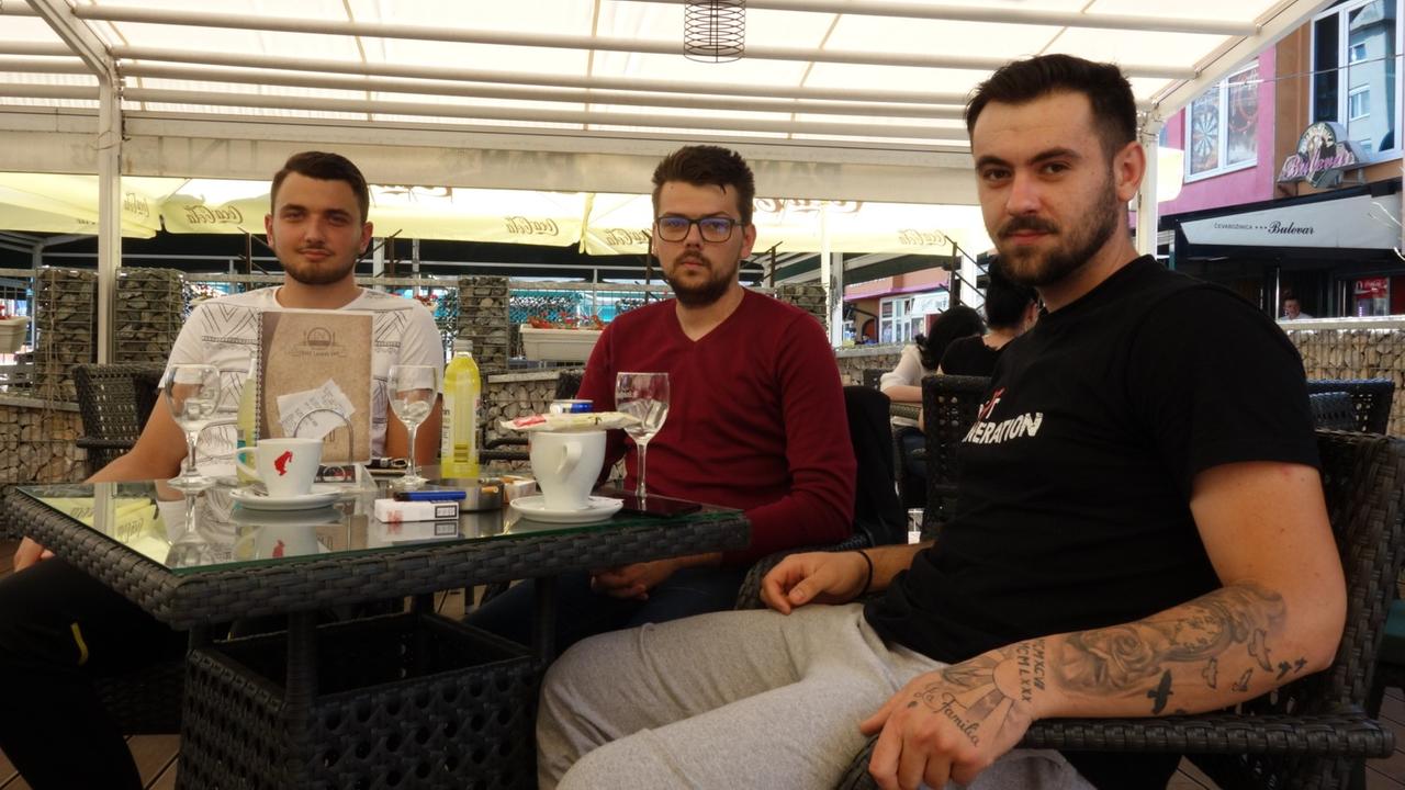 Ibrahim, Avdo und Ismet, Krankenpfleger aus Živinice. Ibrahim, Avdo und Ismet, Krankenpfleger aus Živinice.
