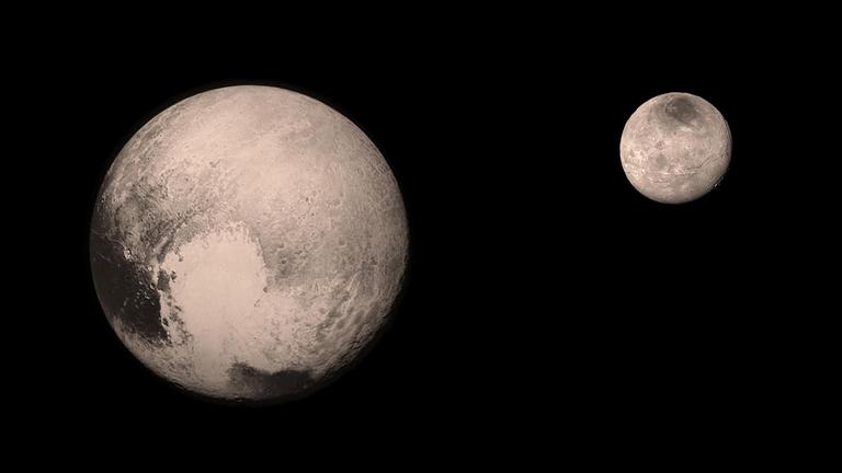 Pluto und Charon weisen sich immer dieselben Seiten zu Pluto und Charon weisen sich immer dieselben Seiten zu