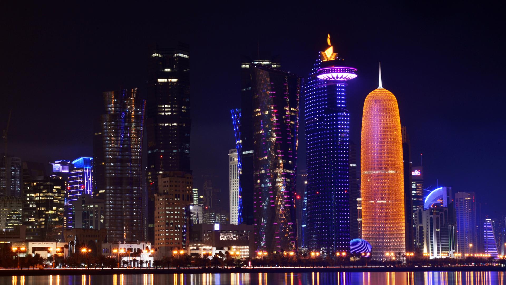 Die Silhoutte von der Stadt Doha.