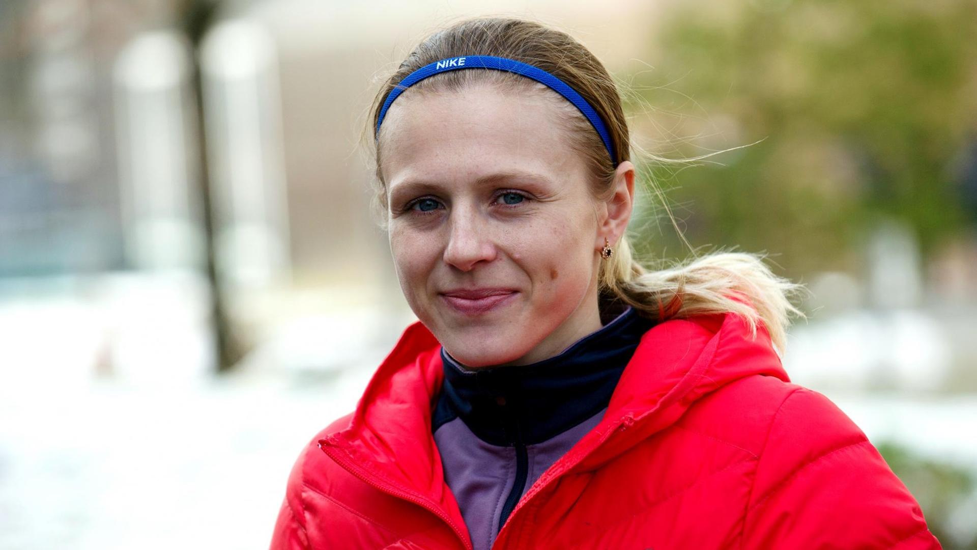 Doping-Kronzeugin Julia Stepanowa posiert am 01.02.2015 in Berlin in der Rudolf-Harbig-Halle. Vier Tage nach dem Ablauf ihrer Dopingsperre ging die Russin bei den norddeutschen Meisterschaften der Leichtathleten au Doping-Kronzeugin Julia Stepanowa posiert am 01.02.2015 in Berlin in der Rudolf-Harbig-Halle. Vier Tage nach dem Ablauf ihrer Dopingsperre ging die Russin bei den norddeutschen Meisterschaften der Leichtathleten au