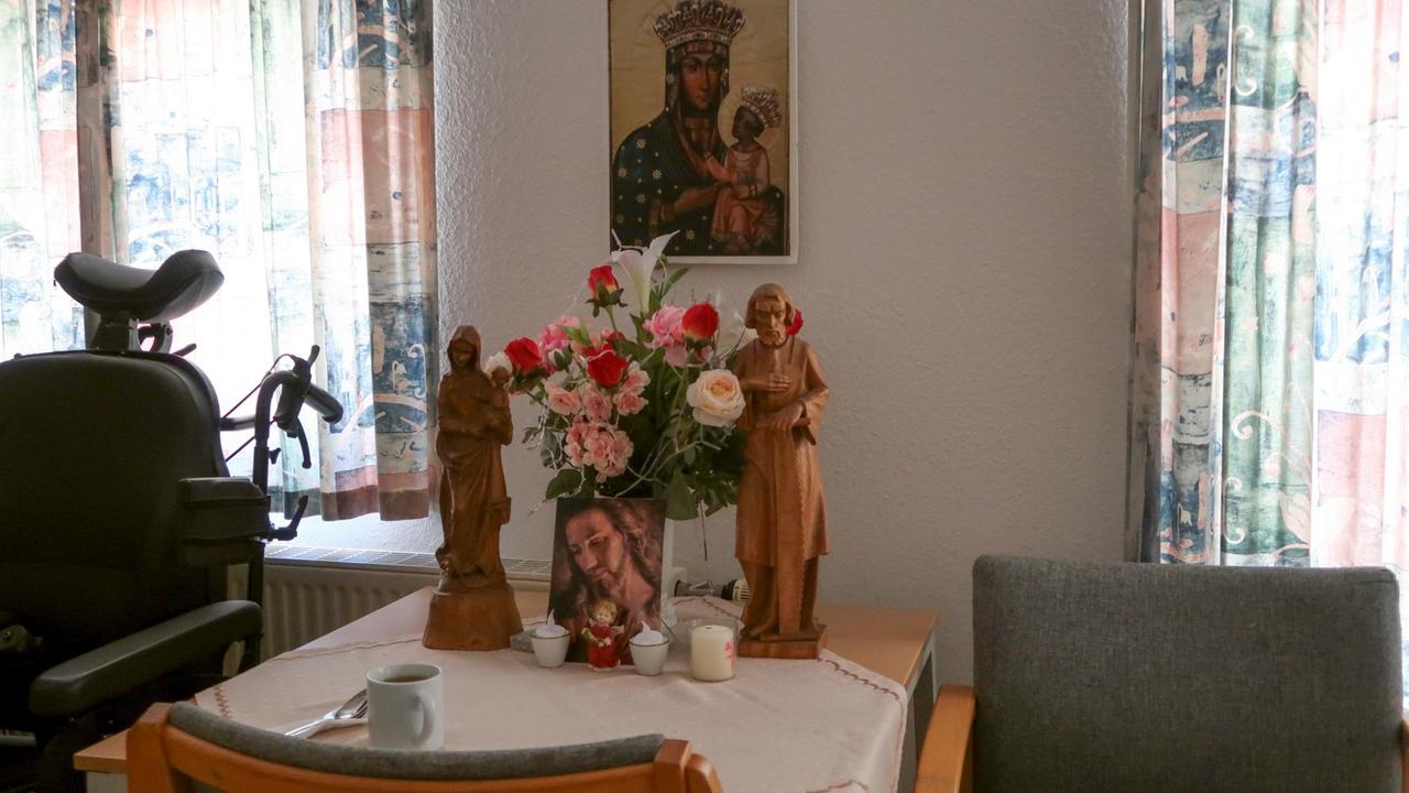 Der Hausaltar der Gade-Schwestern. Der Hausaltar der Gade-Schwestern.