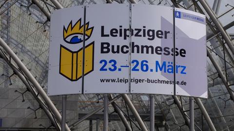Plakat am Eingang der Leipziger Buchmesse