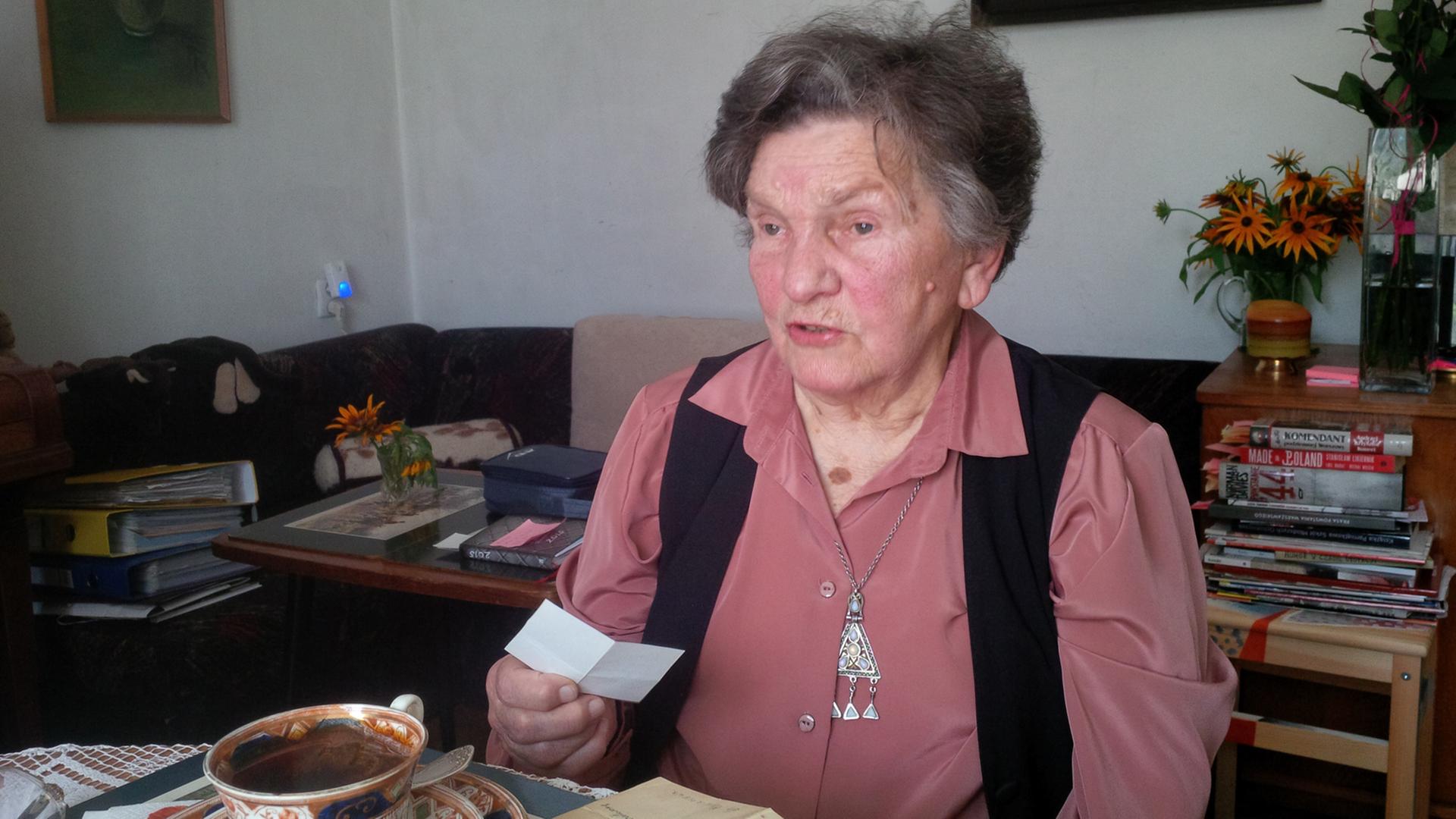Wanda Traczyk-Stawska, Soldatin der polnischen Heimatarmee während des Warschauer Aufstands. Wanda Traczyk-Stawska, Soldatin der polnischen Heimatarmee während des Warschauer Aufstands.