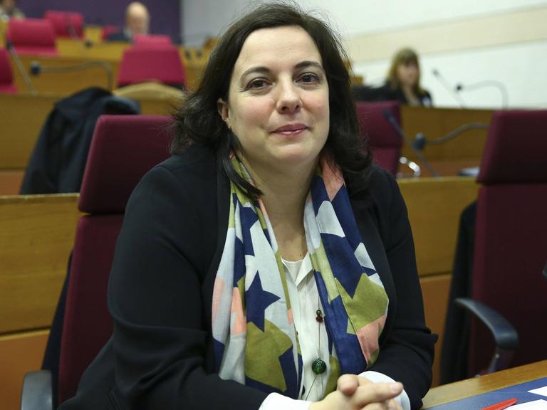 Emmanuelle Cosse, die Generalsekretärin der grünen Partei "Europe-Ecologie-Les Verts", bekommt das Ministerium für Wohnungswesen.