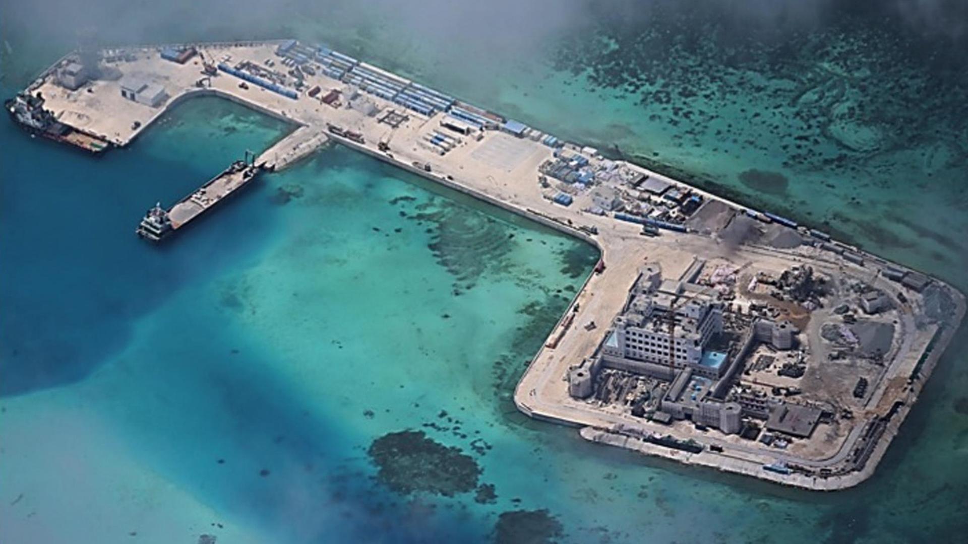 Das Foto zeigt die Bebauung einer der Spratly-Inseln im südchinesischen Meer durch China Das Foto zeigt die Bebauung einer der Spratly-Inseln im südchinesischen Meer durch China