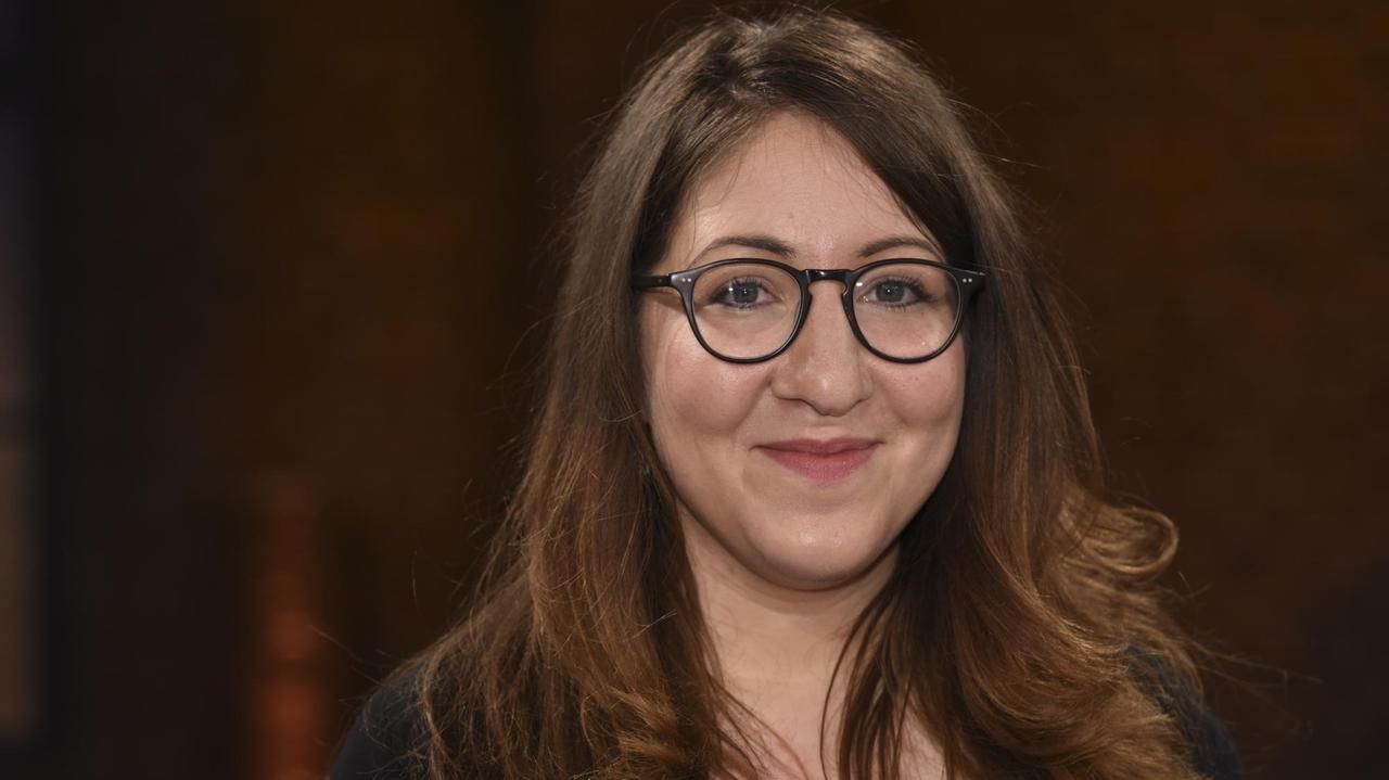 Autorin Deborah Feldmann beim Besuch einer TV-Sendung Autorin Deborah Feldmann beim Besuch einer TV-Sendung