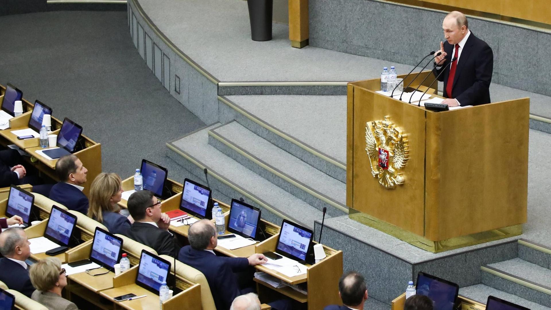 Vladimir Putin spricht vor dem russischen Parlament, der Duma, am 10. März 2020 in Moskau. Vladimir Putin spricht vor dem russischen Parlament, der Duma, am 10. März 2020 in Moskau.