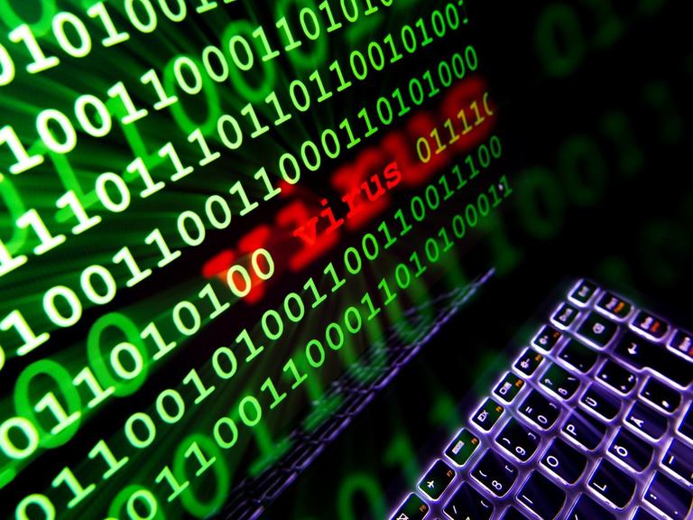 Auf einem Laptopbildschirm wird das Wort "Virus" angezeigt.