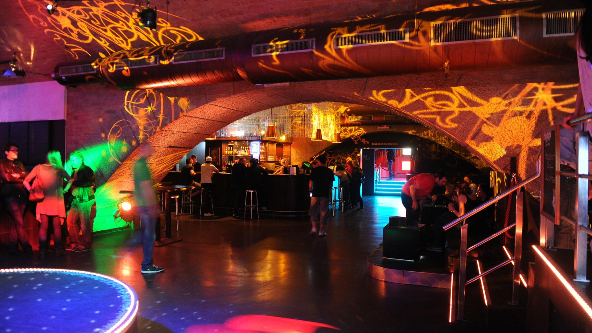 Die Narva Lounge beim Club Matrix in Berlin am Warschauer Platz am U-Bahnhof Warschauer Strasse. Die Narva Lounge beim Club Matrix in Berlin am Warschauer Platz am U-Bahnhof Warschauer Strasse.