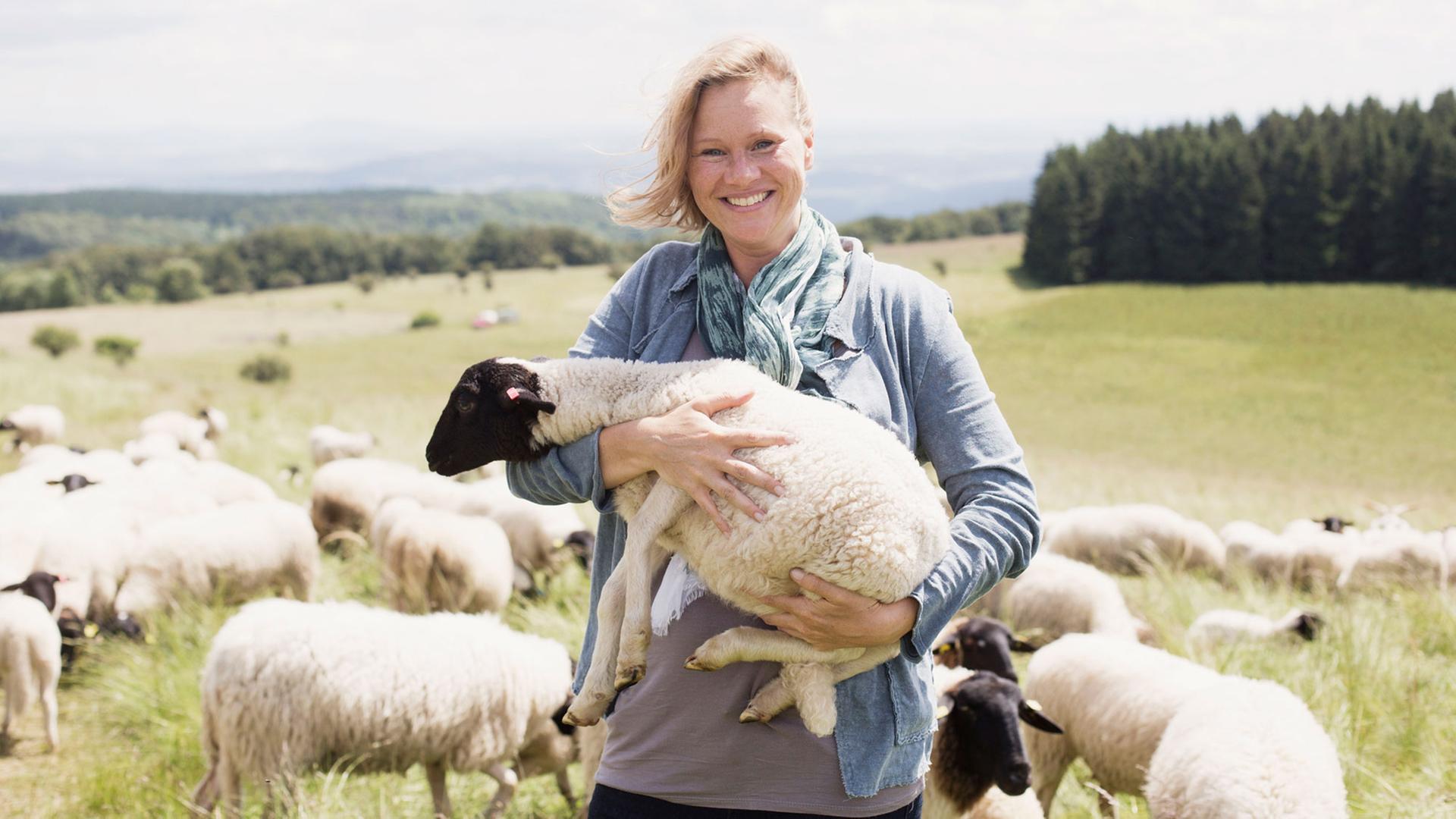 Petra Wähning ist eine der Protagonistinnen in dem Dokumentarfilm "Zeit für Utopien - Wir machen es anders" von Kurt Langbein Petra Wähning ist eine der Protagonistinnen in dem Dokumentarfilm "Zeit für Utopien - Wir machen es anders" von Kurt Langbein