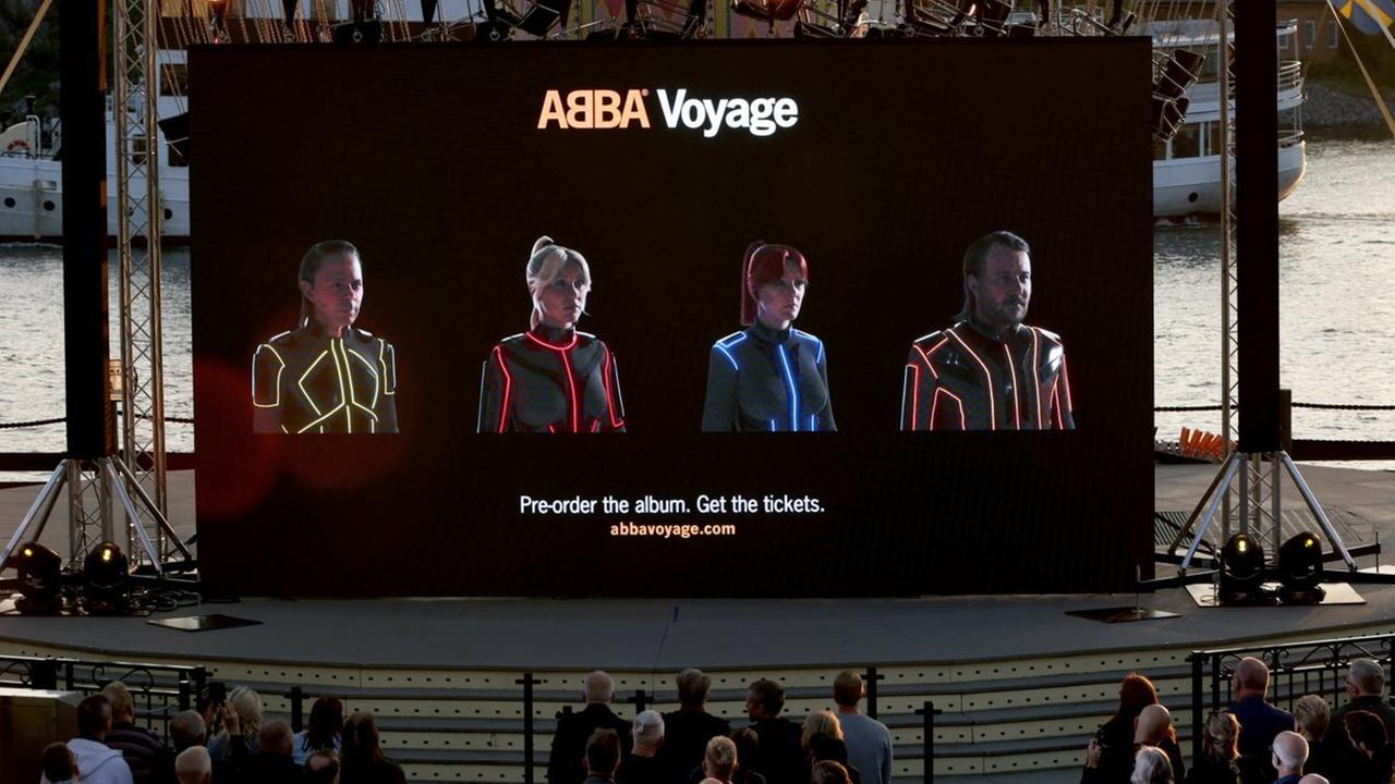 Die Mitglieder von Abba sind auf einer Lein-Wand zu sehen. Die Mitglieder von Abba sind auf einer Lein-Wand zu sehen.
