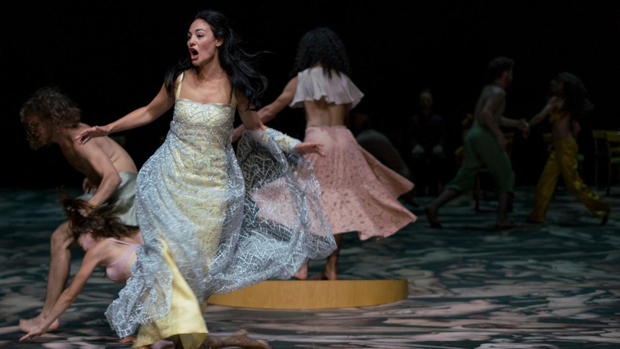 Ana Quintans in einer Szene aus Jan Lauwers "Krönung der Poppea" bei den Salzburger Festspielen 2018. Ana Quintans in einer Szene aus Jan Lauwers "Krönung der Poppea" bei den Salzburger Festspielen 2018.