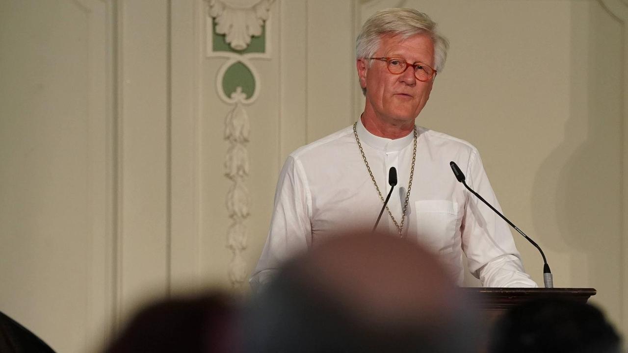 Landesbischof Dr. Heinrich Bedford-Strohm bei seiner Rede beim Johannistag 2019 in der Franzoesischen Friedrichstadtkirche in Berlin | Verwendung weltweit Landesbischof Dr. Heinrich Bedford-Strohm bei seiner Rede beim Johannistag 2019 in der Franzoesischen Friedrichstadtkirche in Berlin | Verwendung weltweit