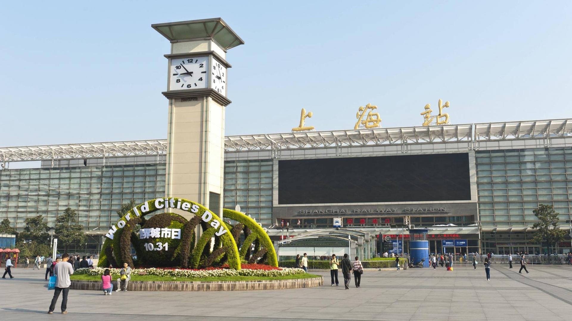 Hauptbahnhof mit Uhrturm, Shanghai, China, Asien Hauptbahnhof mit Uhrturm, Shanghai, China, Asien