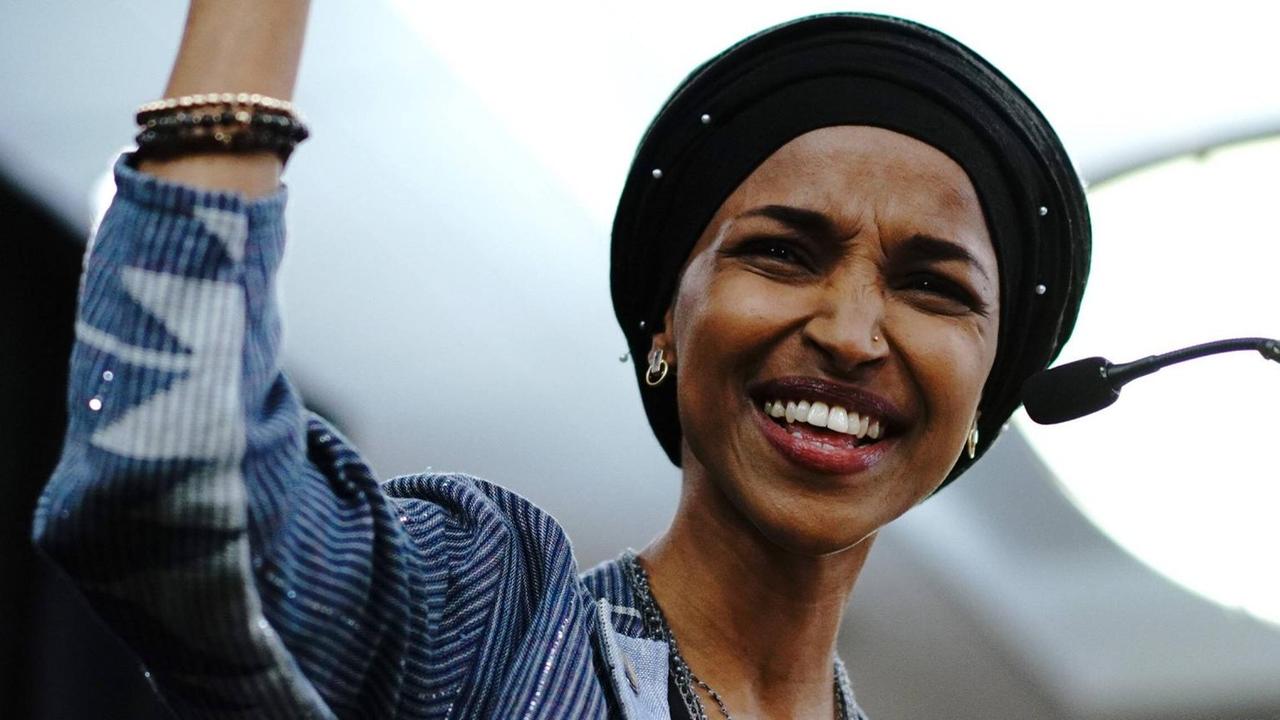 Das Bild zeigt die US-Demokratin Ilhan Omar Das Bild zeigt die US-Demokratin Ilhan Omar