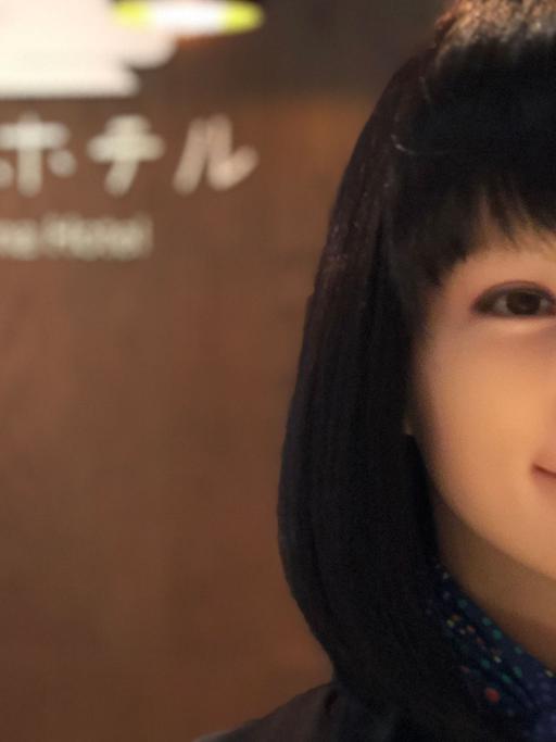Roboter-Rezeptionistin in einem japanischen Hotel