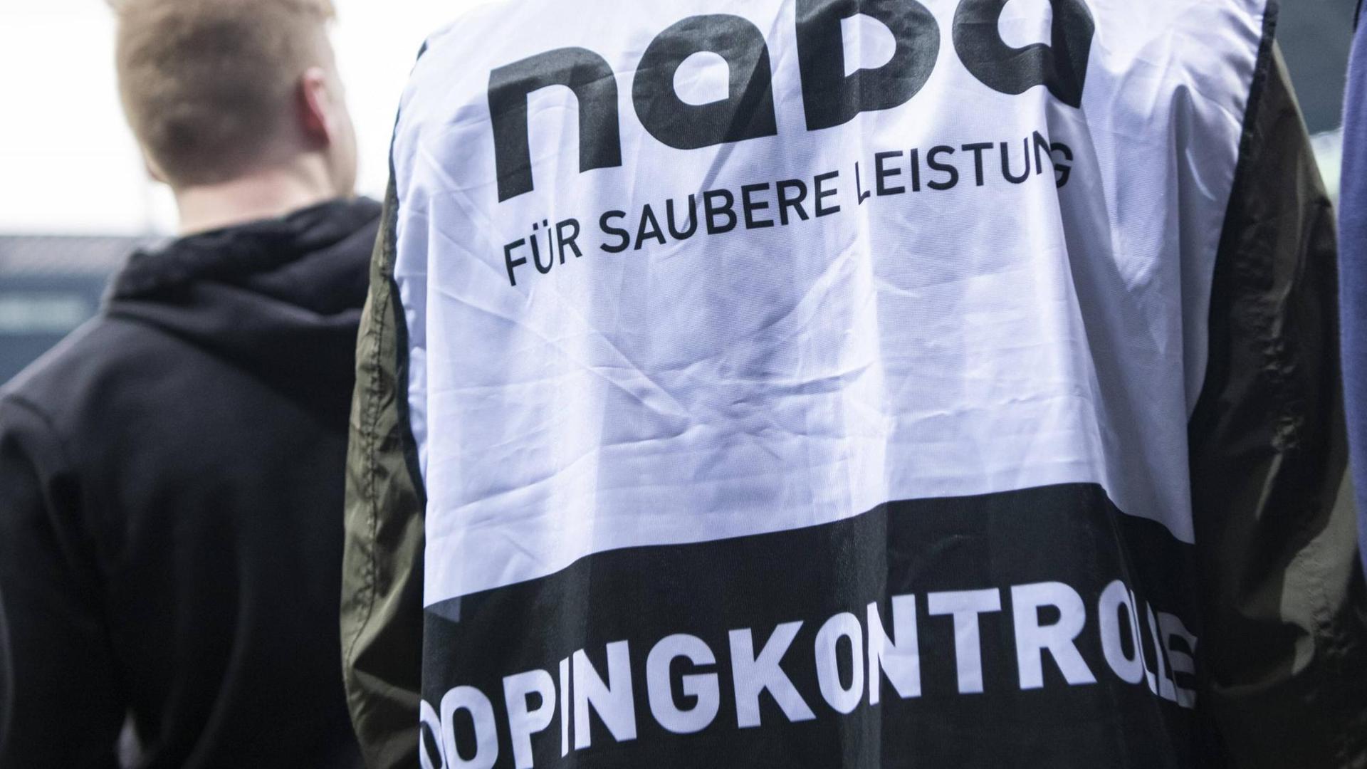 30.03.2019, xkvx, Fussball 1.Bundesliga, SV Werder Bremen - 1. FSV Mainz 05 emspor, v.l. NADA (Nationale Anti-Doping Kontrolleure) warten nach dem Spiel am Spielfeldrand im Weser-Stadion Bremen / Doping / Dopingkontrolle / Kontrolle / Kontrollsystem (DFL/DFB REGULATIONS PROHIBIT ANY USE OF PHOTOGRAPHS as IMAGE SEQUENCES and/or QUASI-VIDEO) Bremen *** 30 03 2019 xkvx Football 1 Bundesliga SV Werder Bremen 1 FSV Mainz 05 emspor v l NADA National Anti-Doping Controllers wait after the match at the edge of the pitch at the Weser Stadium Bremen Doping Control Control Control System DFL DFB REGULATIONS PROHIBIT ANY USE OF PHOTOGRAPHS as IMAGE SEQUENCES and or QUASI VIDEO Bremen 30.03.2019, xkvx, Fussball 1.Bundesliga, SV Werder Bremen - 1. FSV Mainz 05 emspor, v.l. NADA (Nationale Anti-Doping Kontrolleure) warten nach dem Spiel am Spielfeldrand im Weser-Stadion Bremen / Doping / Dopingkontrolle / Kontrolle / Kontrollsystem (DFL/DFB REGULATIONS PROHIBIT ANY USE OF PHOTOGRAPHS as IMAGE SEQUENCES and/or QUASI-VIDEO) Bremen *** 30 03 2019 xkvx Football 1 Bundesliga SV Werder Bremen 1 FSV Mainz 05 emspor v l NADA National Anti-Doping Controllers wait after the match at the edge of the pitch at the Weser Stadium Bremen Doping Control Control Control System DFL DFB REGULATIONS PROHIBIT ANY USE OF PHOTOGRAPHS as IMAGE SEQUENCES and or QUASI VIDEO Bremen