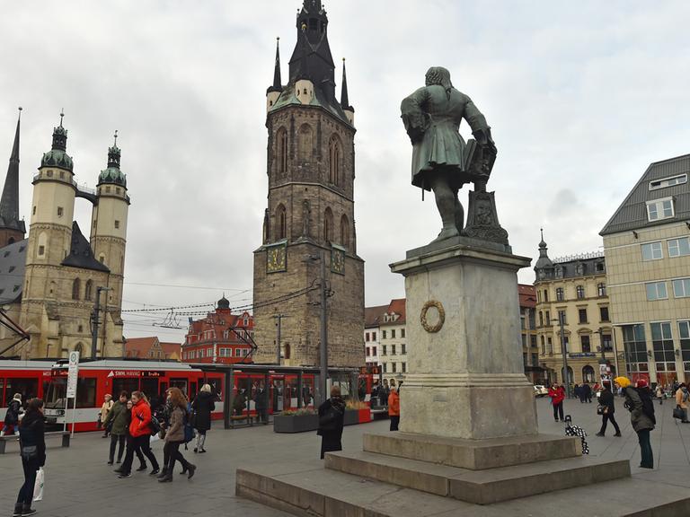 Das Zentrum von Halle (Saale) mit der Marktkirche, dem Roten Turm und dem Händel-Denkmal