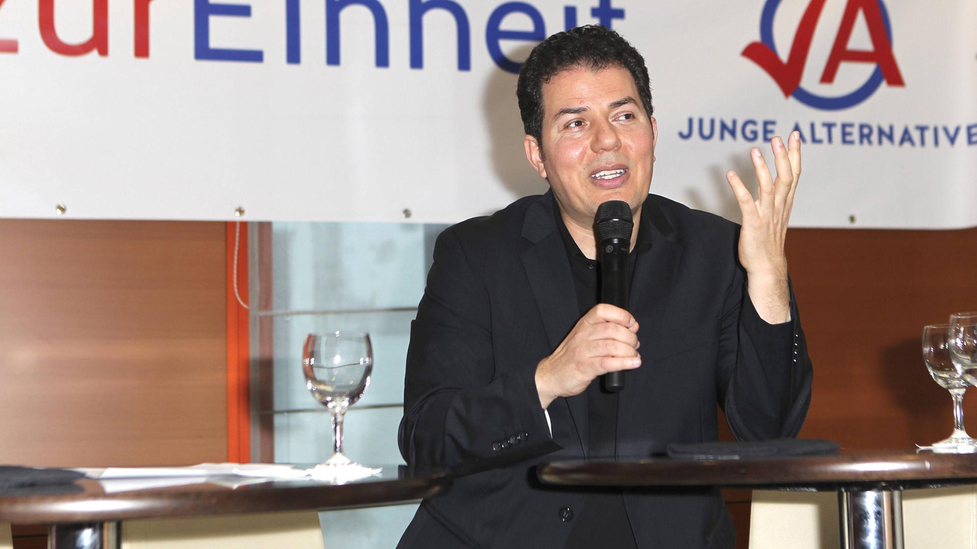 Der Publizist Hamed Abdel-Samad bei einem Vortrag bei der Jugendorganisation der AfD in Köln Der Publizist Hamed Abdel-Samad bei einem Vortrag bei der Jugendorganisation der AfD in Köln