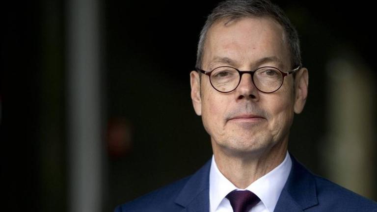 Peter Bofinger, Ökonom und Professor für Volkswirtschaftslehre und Mitglied des Sachverständigenrates zur Begutachtung der gesamtwirtschaftlichen Entwicklung (Wirtschaftsweiser). Peter Bofinger, Ökonom und Professor für Volkswirtschaftslehre und Mitglied des Sachverständigenrates zur Begutachtung der gesamtwirtschaftlichen Entwicklung (Wirtschaftsweiser).