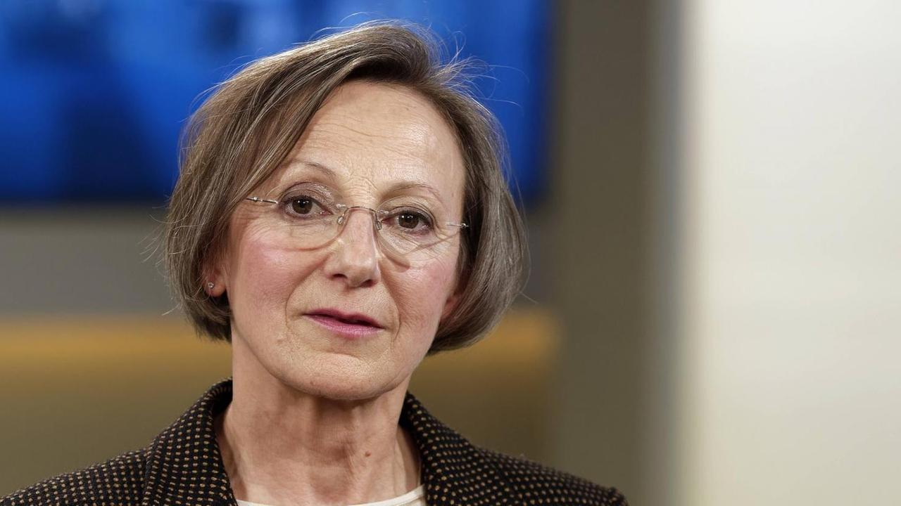 Agnes Wich, Sozialpädagogin und Betroffene von sexualisierter Gewalt durch einen katholischen Priester, zu Gast bei Anne Will im Ersten Deutschen Fernsehen.