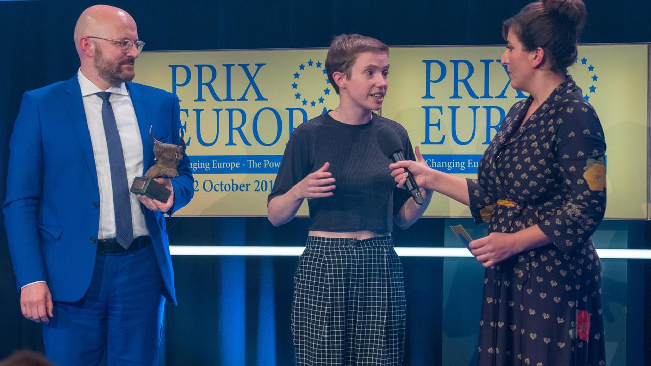 Thomas Kralinski, Gewinnerin Eleanor McDowall und Shanli Anwar (v.lks.) Thomas Kralinski, Gewinnerin Eleanor McDowall und Shanli Anwar (v.lks.)