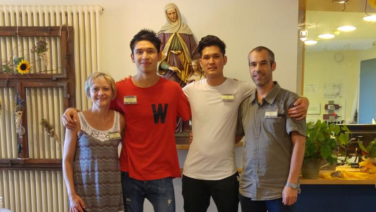 Pflegerin Silke Krause, die Auszubildenden Mohammad Yousefi und Ali Jafari und Pfleger Daniel Otto im Foyer des "Sankt Anna"-Heimes in Annaberg-Buchholz (Sachsen). Pflegerin Silke Krause, die Auszubildenden Mohammad Yousefi und Ali Jafari und Pfleger Daniel Otto im Foyer des "Sankt Anna"-Heimes in Annaberg-Buchholz (Sachsen).
