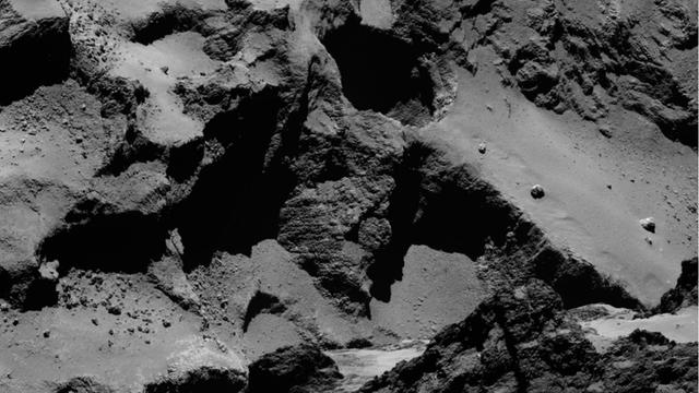 Ein Detailbild vom Kometen 67P/Tschurjumow Gerassimenko.