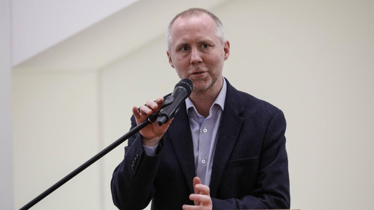 Felix Krämer, Generaldirektor des Kunstpalastes, eröffnet die Ausstellung zu Fotografinnen an der Front am 07.03.2019 Felix Krämer, Generaldirektor des Kunstpalastes, eröffnet die Ausstellung zu Fotografinnen an der Front am 07.03.2019