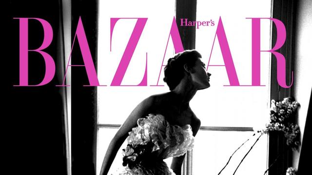 Das schwarzweiße Titelbild der 150 Jahre-Jubiläumsausgabe des US-Modemagazins Harper's Bazaar