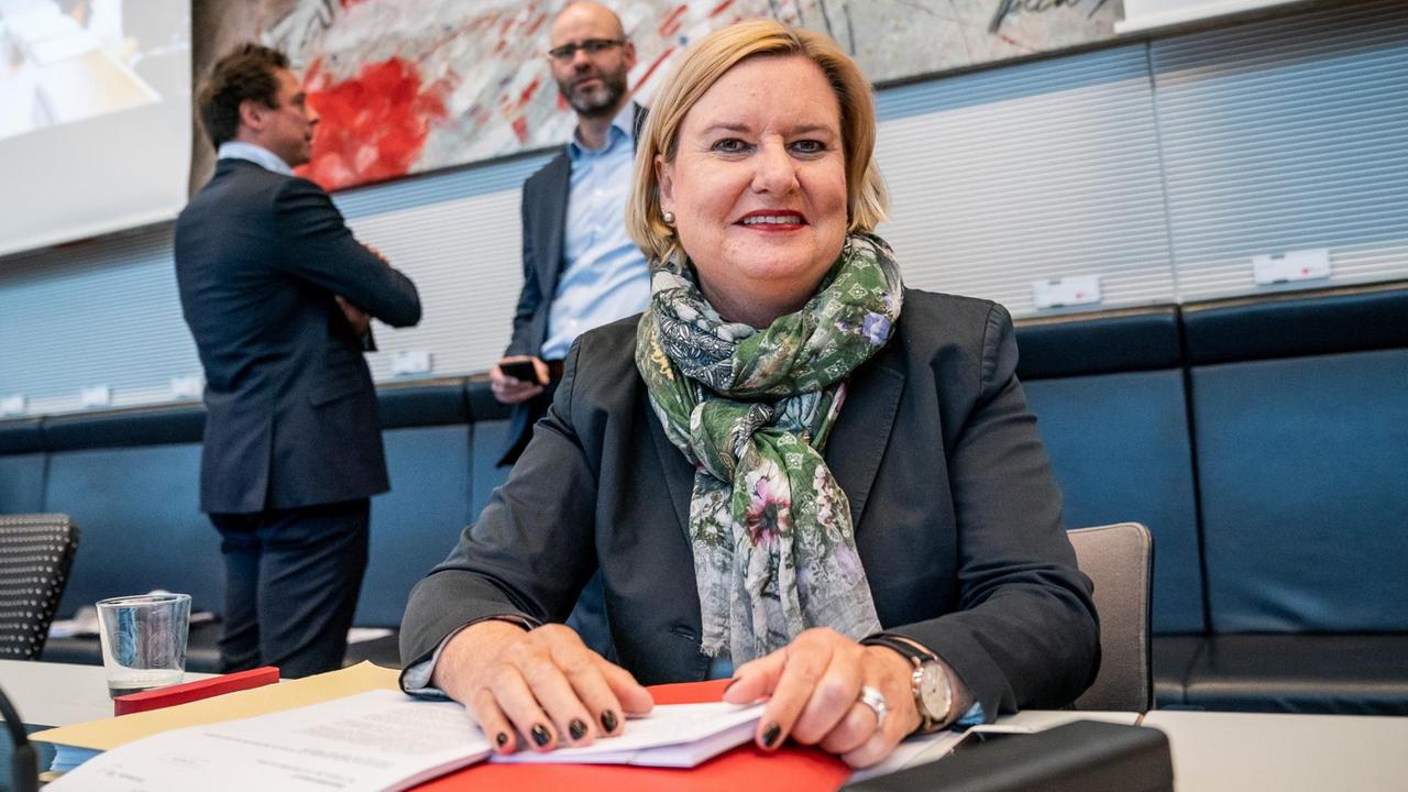 Eva Högl (SPD), aufgenommen vor Beginn der Fraktionssitzung der SPD im Bundestag. Högl soll neue Wehrbeauftragte des Deutschen Bundestags werfen.