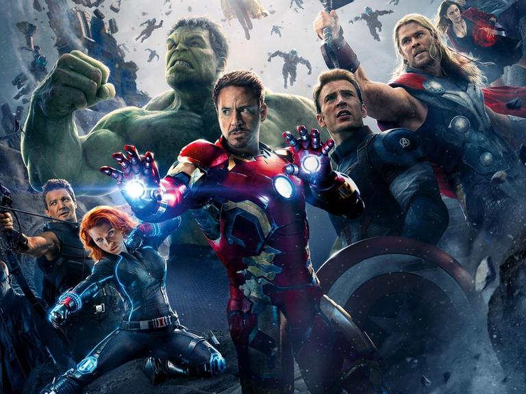 Die Avengers in kämpferischen Posen