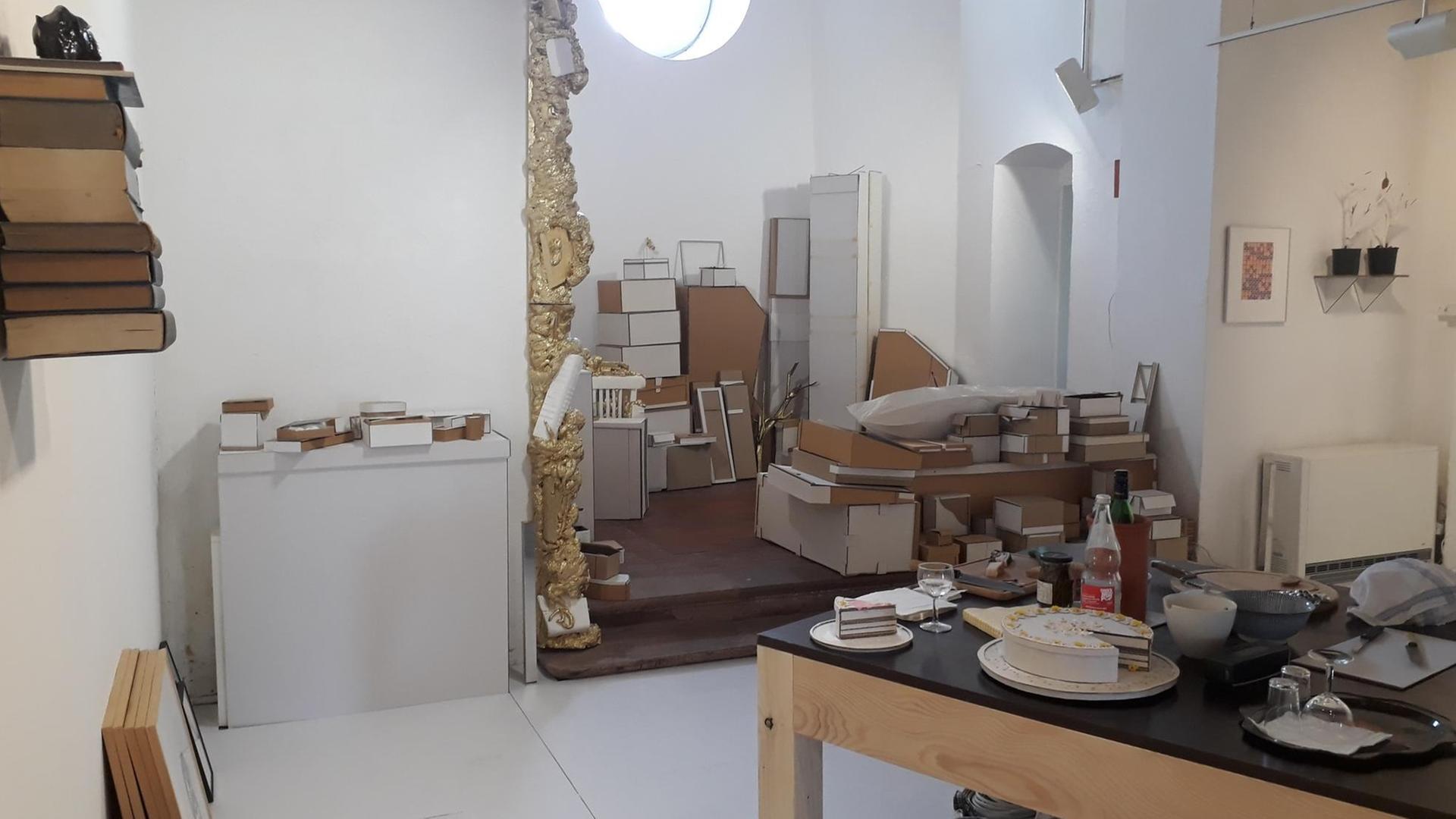 Richard Schindler arbeitete und wohnte im September 2019 in der Evangelischen Kirche Kirchzarten. "Der Künstler ist anwesend" hieß das Projekt. Die Kirche wird schon lange nicht mehr für Gottesdienste genutzt. Richard Schindler arbeitete und wohnte im September 2019 in der Evangelischen Kirche Kirchzarten. "Der Künstler ist anwesend" hieß das Projekt. Die Kirche wird schon lange nicht mehr für Gottesdienste genutzt.