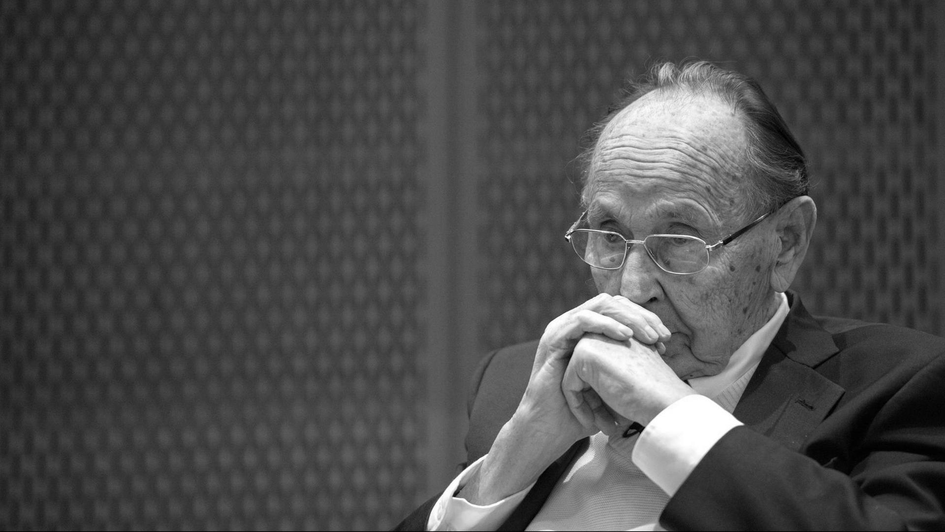Der frühere Bundesaußenminister und FDP-Politiker Hans-Dietrich Genscher ist tot. Der frühere Bundesaußenminister und FDP-Politiker Hans-Dietrich Genscher ist tot.