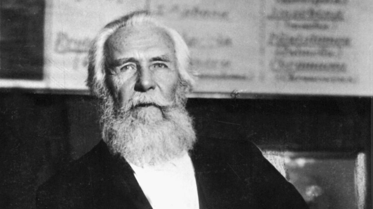 Der deutsche Philosoph und Zoologe in einer undatierten Aufnahme. Ernst Haeckel wurde am 16. Februar 1834 in Potsdam geboren und ist am 9. August 1919 in Jena gestorben. Der deutsche Philosoph und Zoologe in einer undatierten Aufnahme. Ernst Haeckel wurde am 16. Februar 1834 in Potsdam geboren und ist am 9. August 1919 in Jena gestorben.