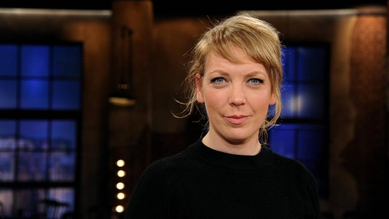 Die Schauspielerin Lina Beckmann zu Gast in der WDR Talkshow Kölner Treff am 02.03.2018 in Köln. Die Schauspielerin Lina Beckmann zu Gast in der WDR Talkshow Kölner Treff am 02.03.2018 in Köln.