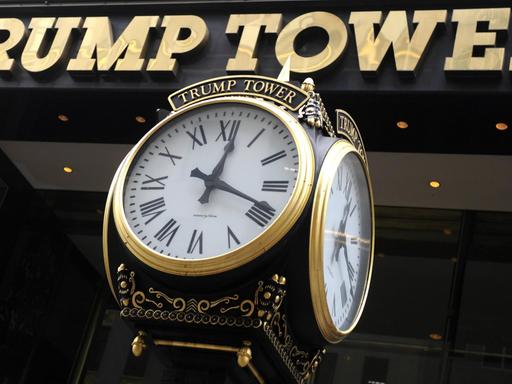 Die Uhr am Trump Tower
