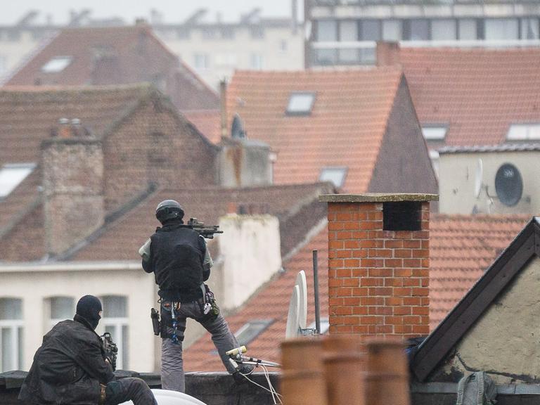Scharfschützen im Brüsseler Stadtteil Molenbeek