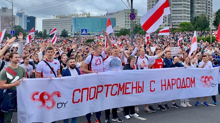 Protestierende Sportler in Minsk