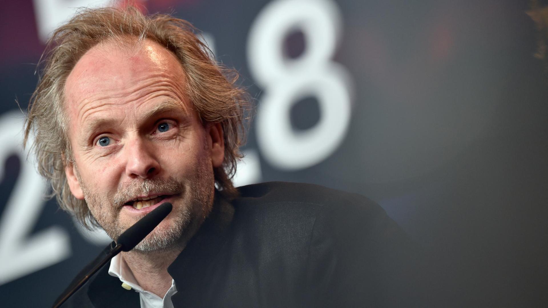 Regisseur Philip Gröning bei der Präsentation seines Films "Mein Bruder heißt Robert und ist ein Idiot" auf der Berlinale 2018 Regisseur Philip Gröning bei der Präsentation seines Films "Mein Bruder heißt Robert und ist ein Idiot" auf der Berlinale 2018