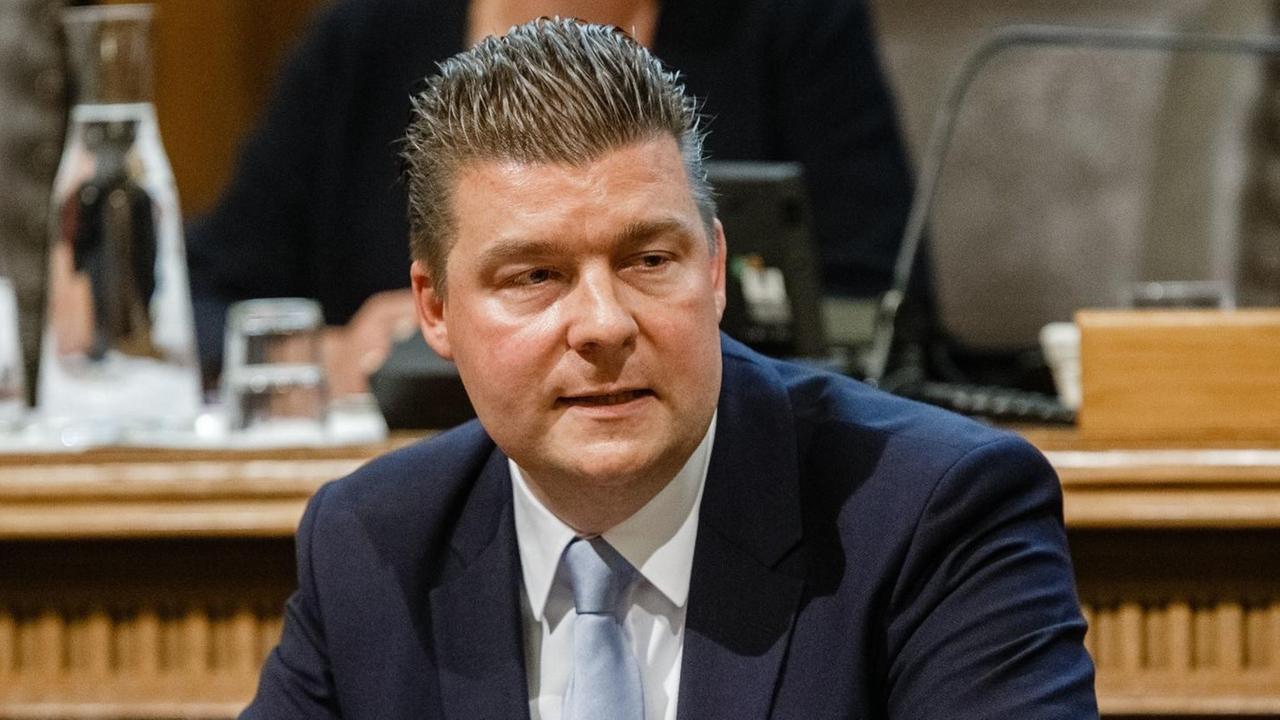 Andreas Dressel (SPD), Finanzsenator Hamburgs, spricht während der Bürgerschaftssitzung zum Haushaltsplan-Entwurf 2019/2020 Andreas Dressel (SPD), Finanzsenator Hamburgs, spricht während der Bürgerschaftssitzung zum Haushaltsplan-Entwurf 2019/2020
