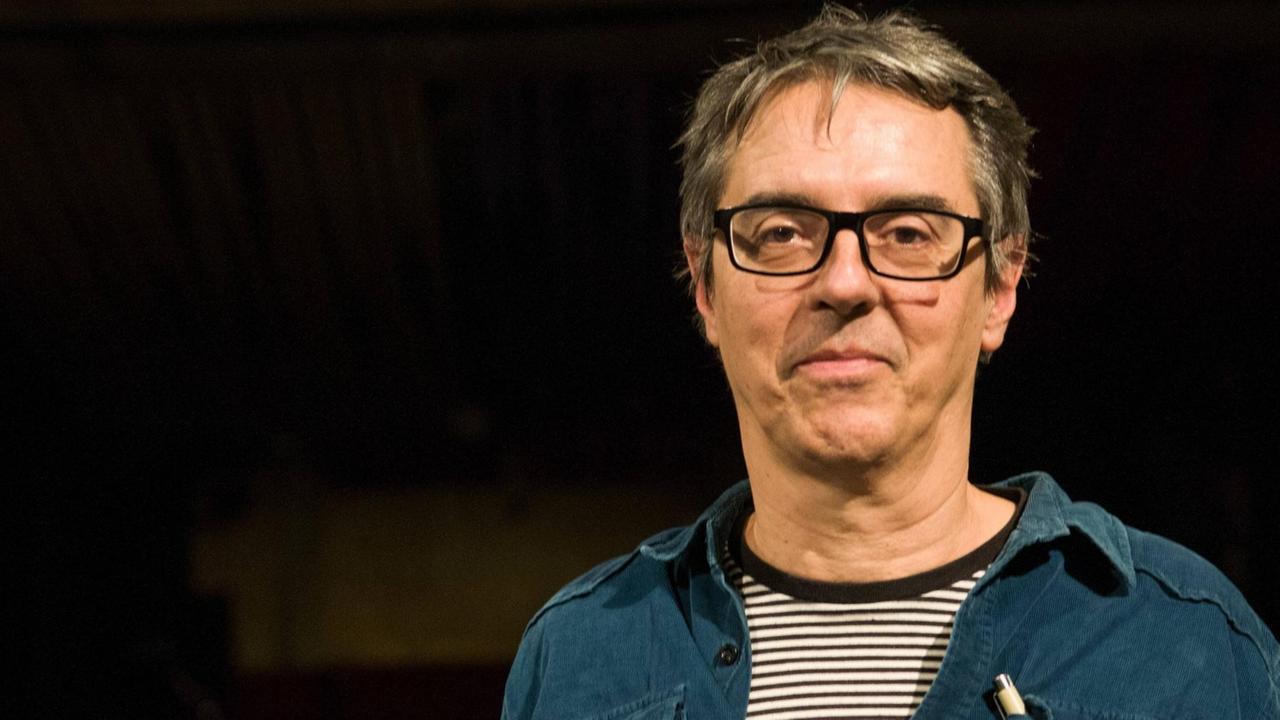 Nuno Ramos blickt freundlich in Richtung des Betrachters. Nuno Ramos blickt freundlich in Richtung des Betrachters.